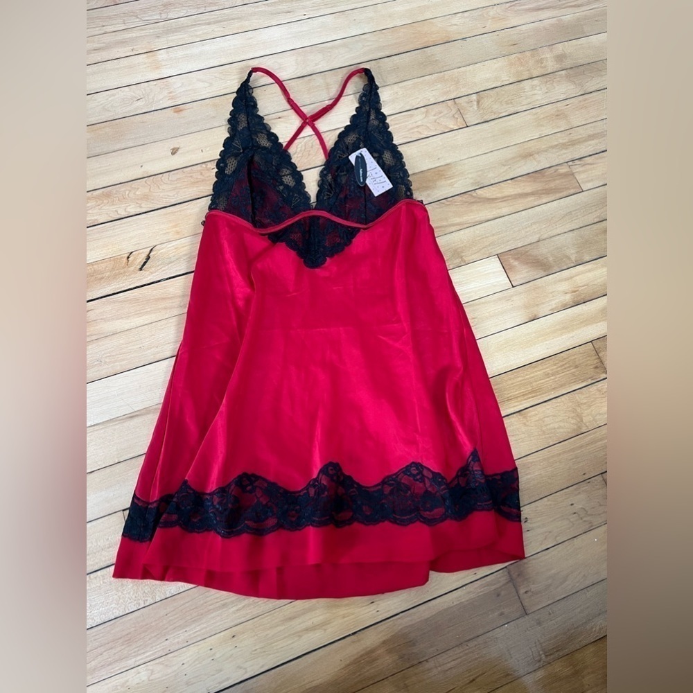 NWT Jezebel‎ red lace nightie